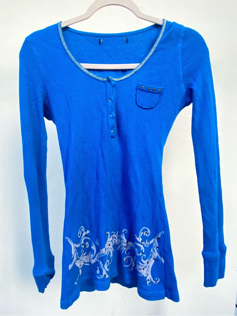 Y2K Kitson Blue Waffle Knit Grunge Graphic Rhinestone Henley Long Sleeve Small